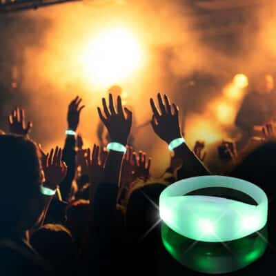 Glowing-Bracelet Glowing-Bracelet